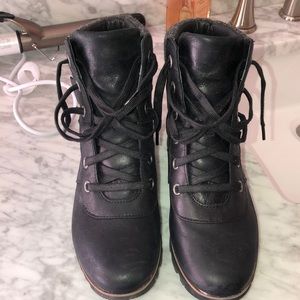 Sorel lace up waterproof boot worn once size 8